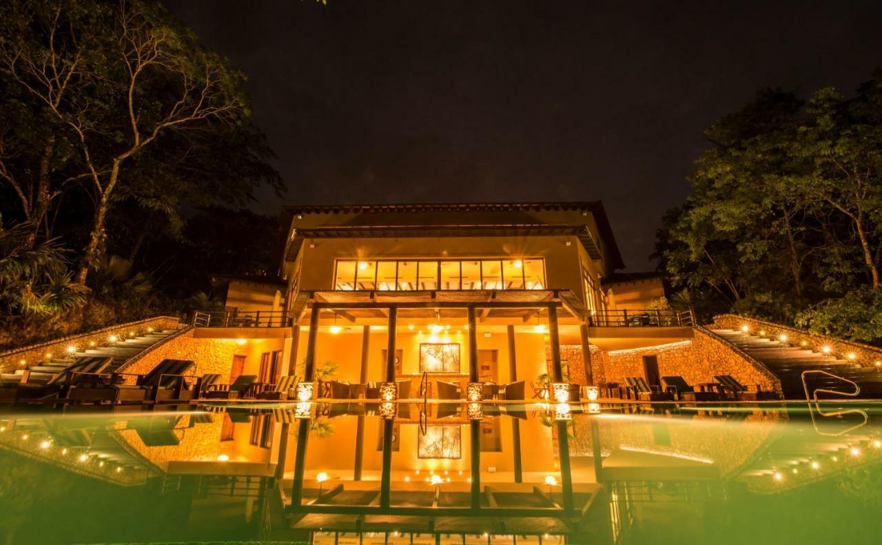 Las Lagunas Boutique Hotel Флорес Екстериор снимка